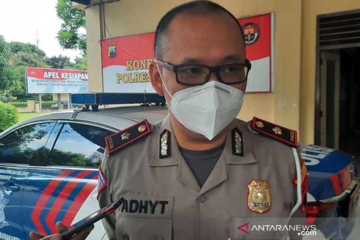 Cegah mobilitas warga, Polres Surakarta tutup enam ruas jalan