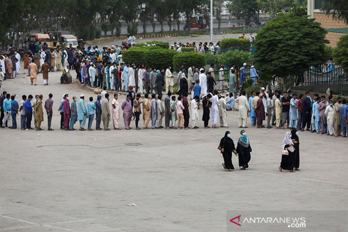 Setelah peringatan hukuman, Pakistan berhasil capai 1 juta vaksinasi sehari