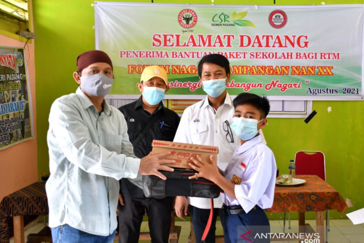 PT Semen Padang berikan bantuan pendidikan untuk 30 pelajar di Pampangan