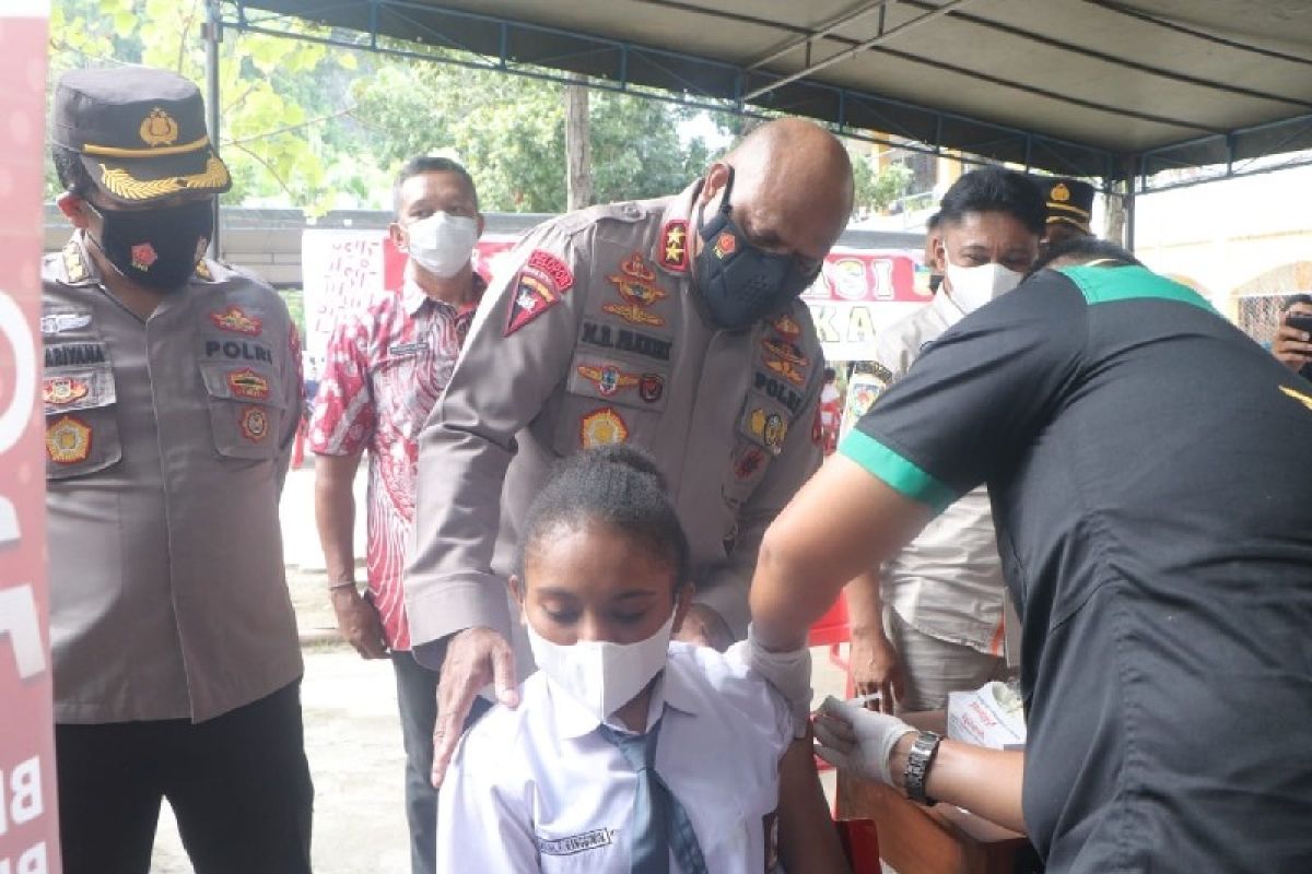 Polda Papua gandeng DPPAD gelar vaksinasi COVID-19 di sekolah-sekolah