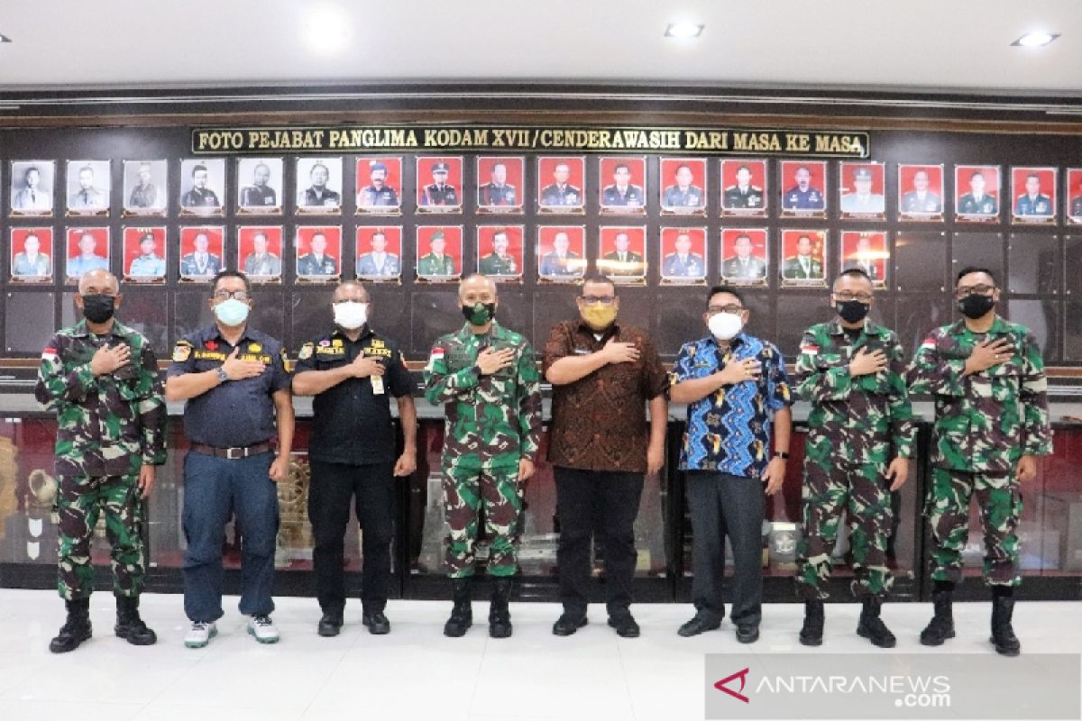 Satgas Papua silaturahmi dengan Pangdam XVII/Cenderawasih bahas penanganan COVID-19