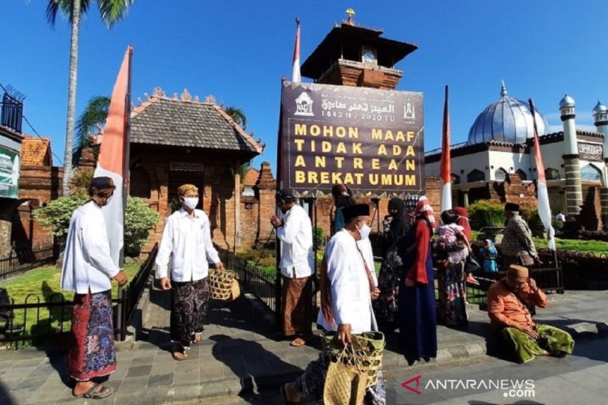 Yayasan Makam Sunan Kudus meniadakan antrean pembagian nasi buka  luwur