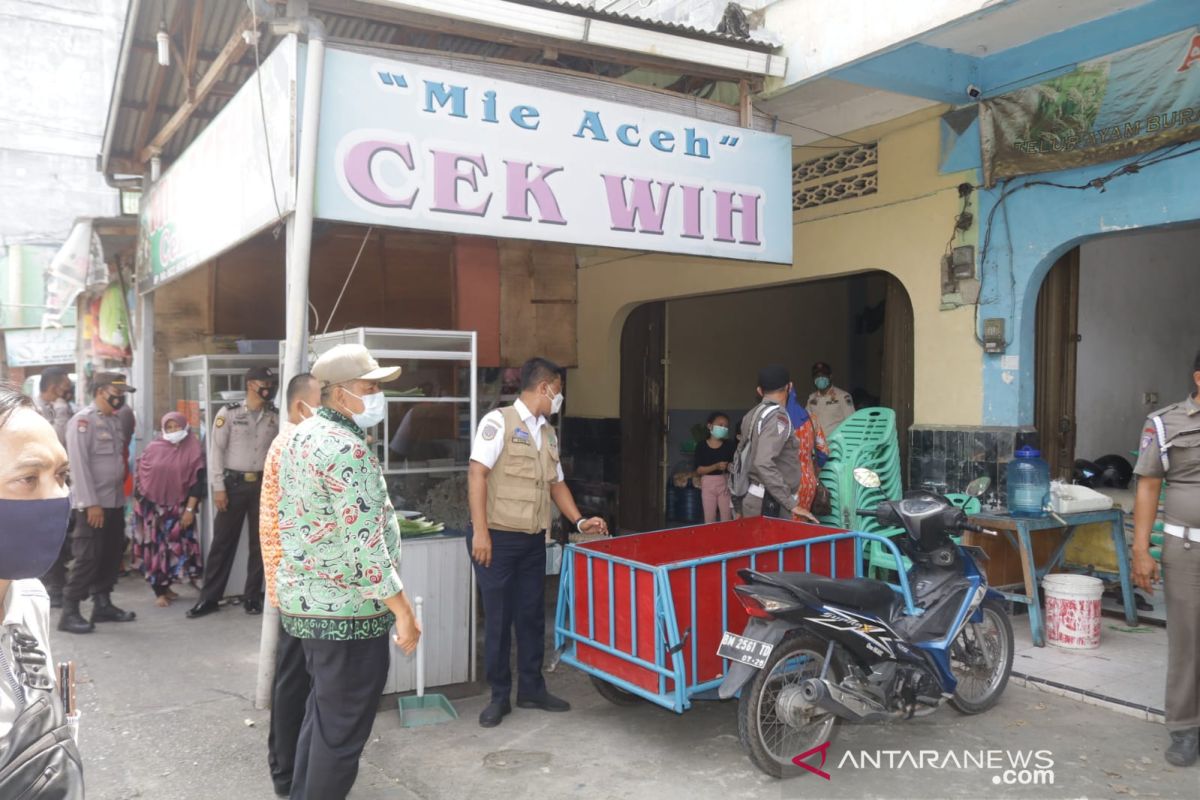 Datangi warung, Bupati Siak : Lewat jam 20.00 harus bungkus