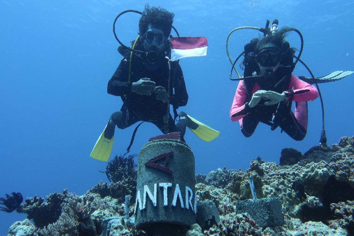 Peringati HUT RI, ANTARA bangun tugu Merah Putih di dasar laut Natuna