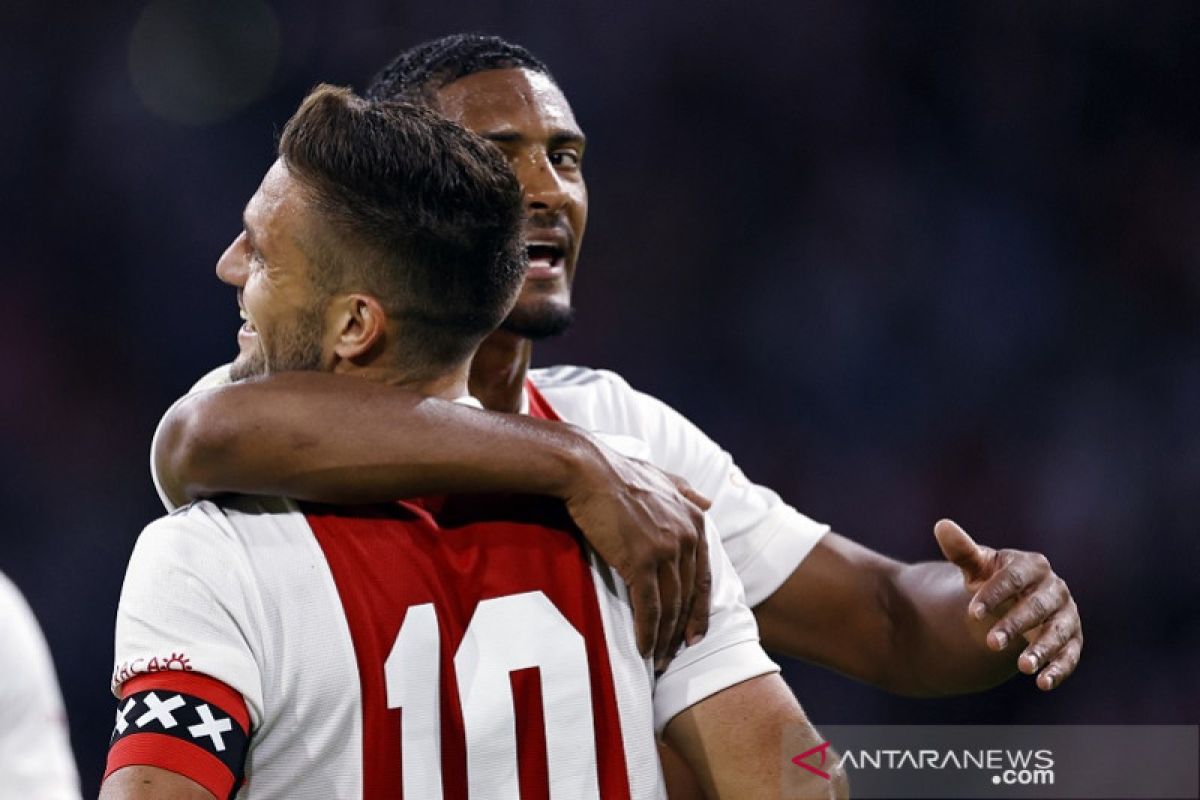 Ajax membuka musim dengan pesta lima gol tanpa balas kontra tim promosi