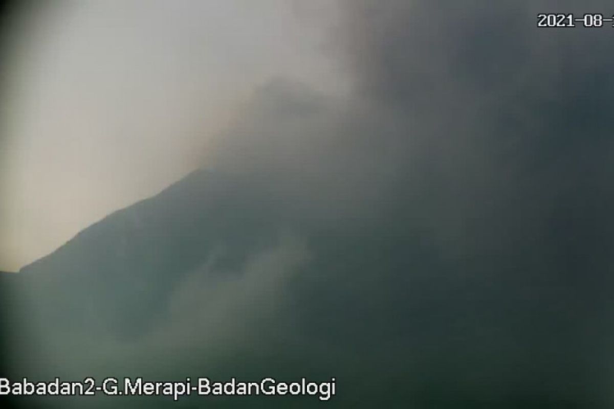 Gunung Merapi luncurkan awan panas guguran sejauh 3,5 km