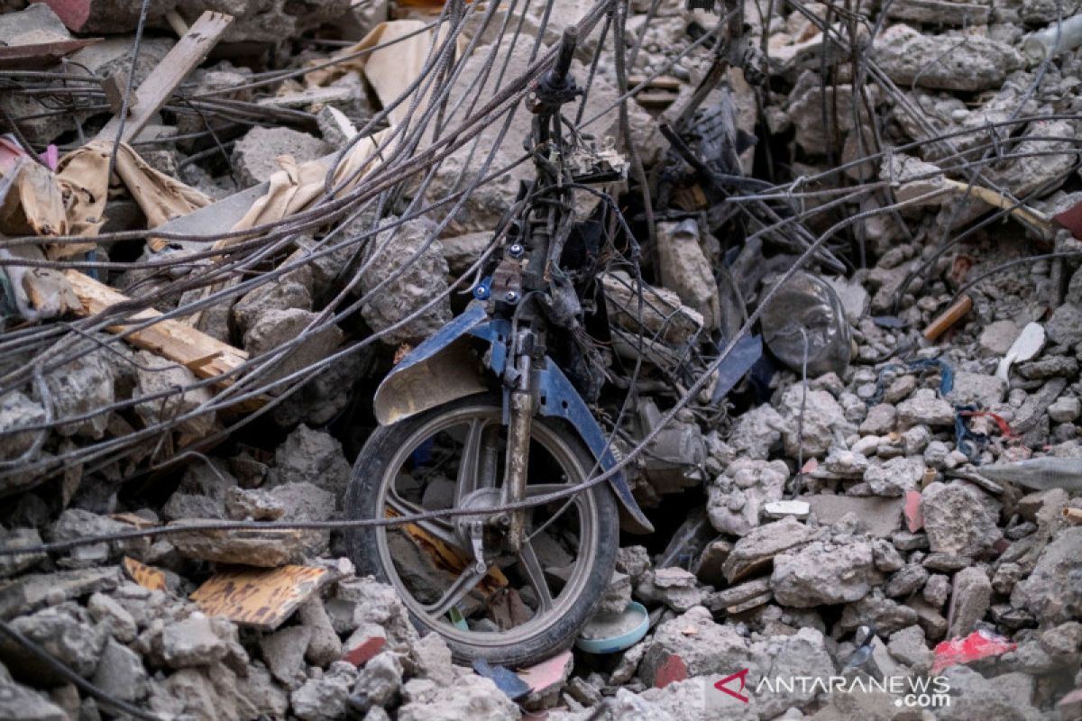 Korban tewas akibat gempa Haiti hampir 2.000