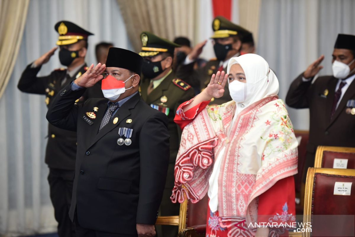 Sekda Kampar ikuti penurunan bendera bersama Jokowi