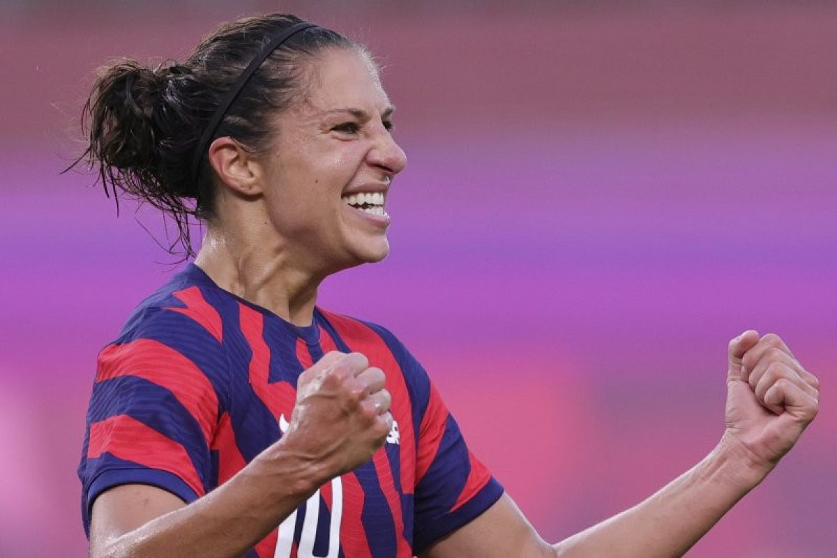 Legenda sepak bola putri Carli Lloyd pensiun gantung sepatu