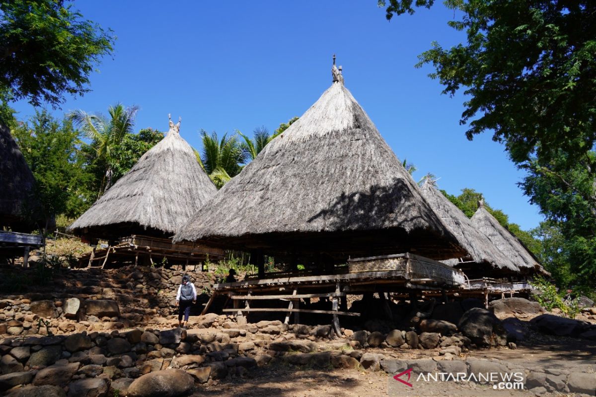 Pemkab Alor tunda kegiatan penunjang pariwisata