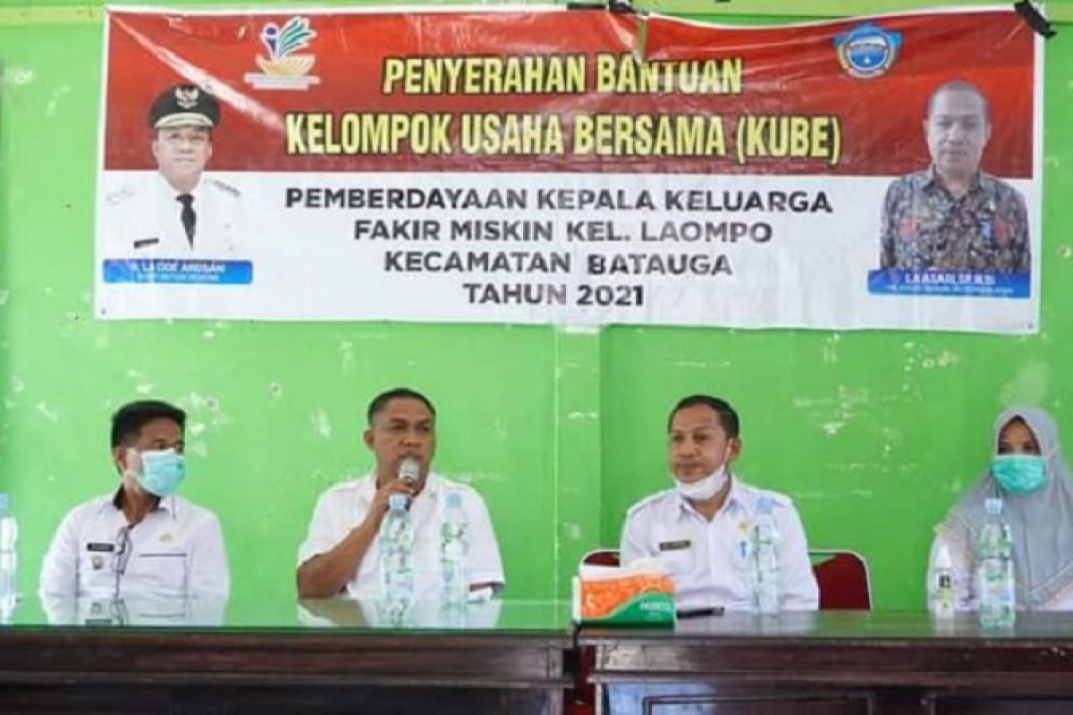 Bupati Buton Selatan bagikan BPNT terdampak COVID-19