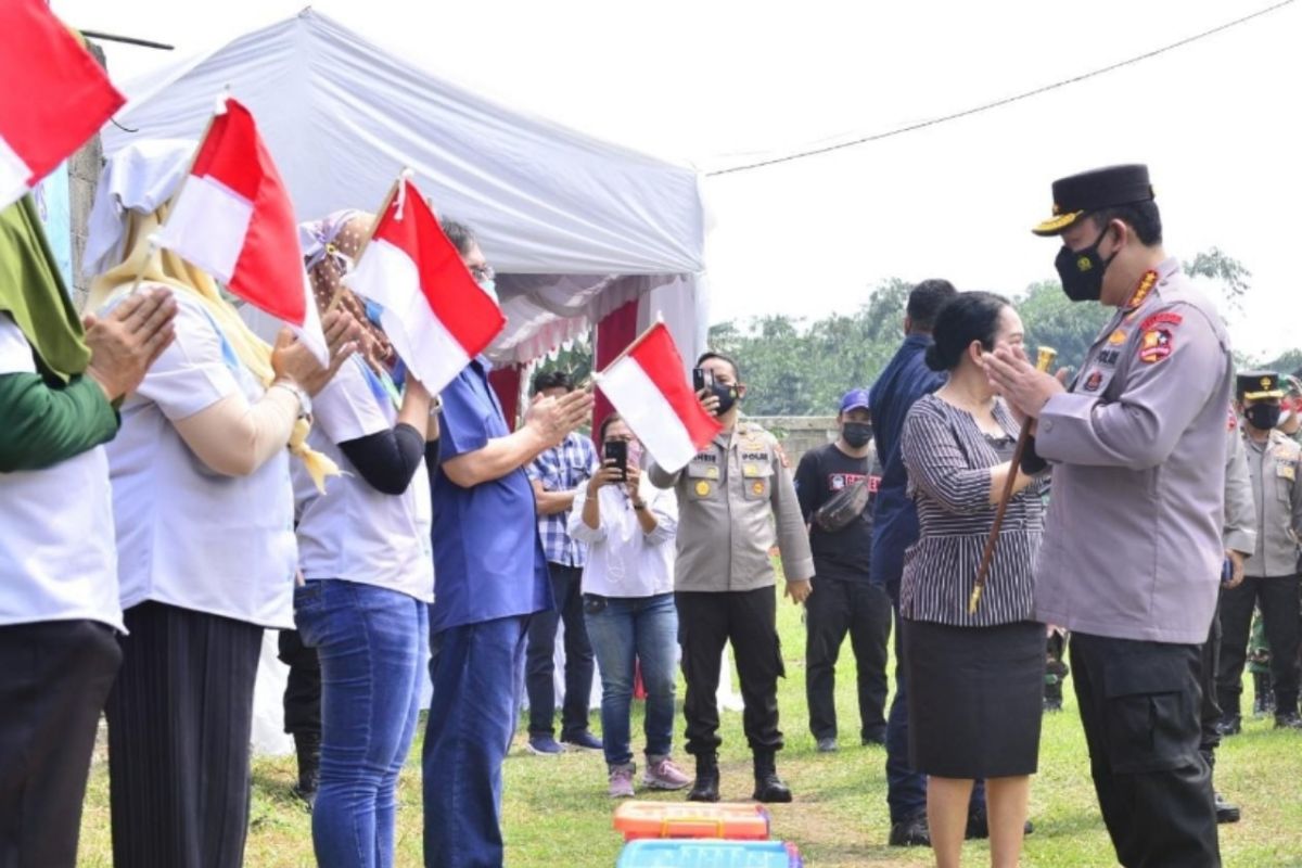 Tinjau Kegiatan Buruh di Banten, Kapolri Akan Perkuat Akselerasi Vaksinasi di Wilayah Aglomerasi