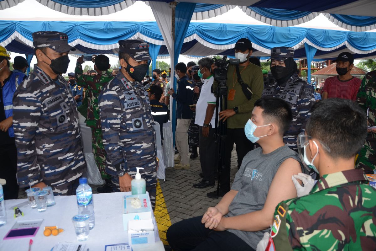 Panglima Armada I pantau serbuan vaksin dan dukungan oksigen medis di Dumai