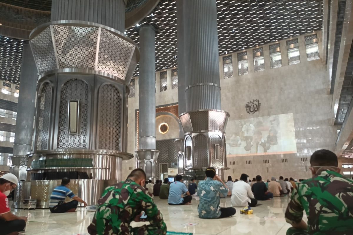 Masjdi Istiqlal kembali dibuka untuk  shalat Jumat