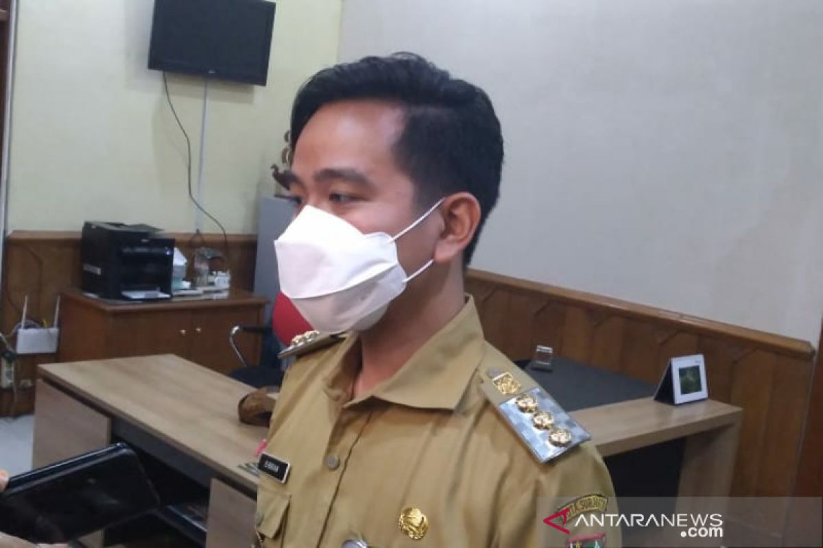 Dikritik cara tangani COVID-19, Gibran: Kondisi memang sedang susah