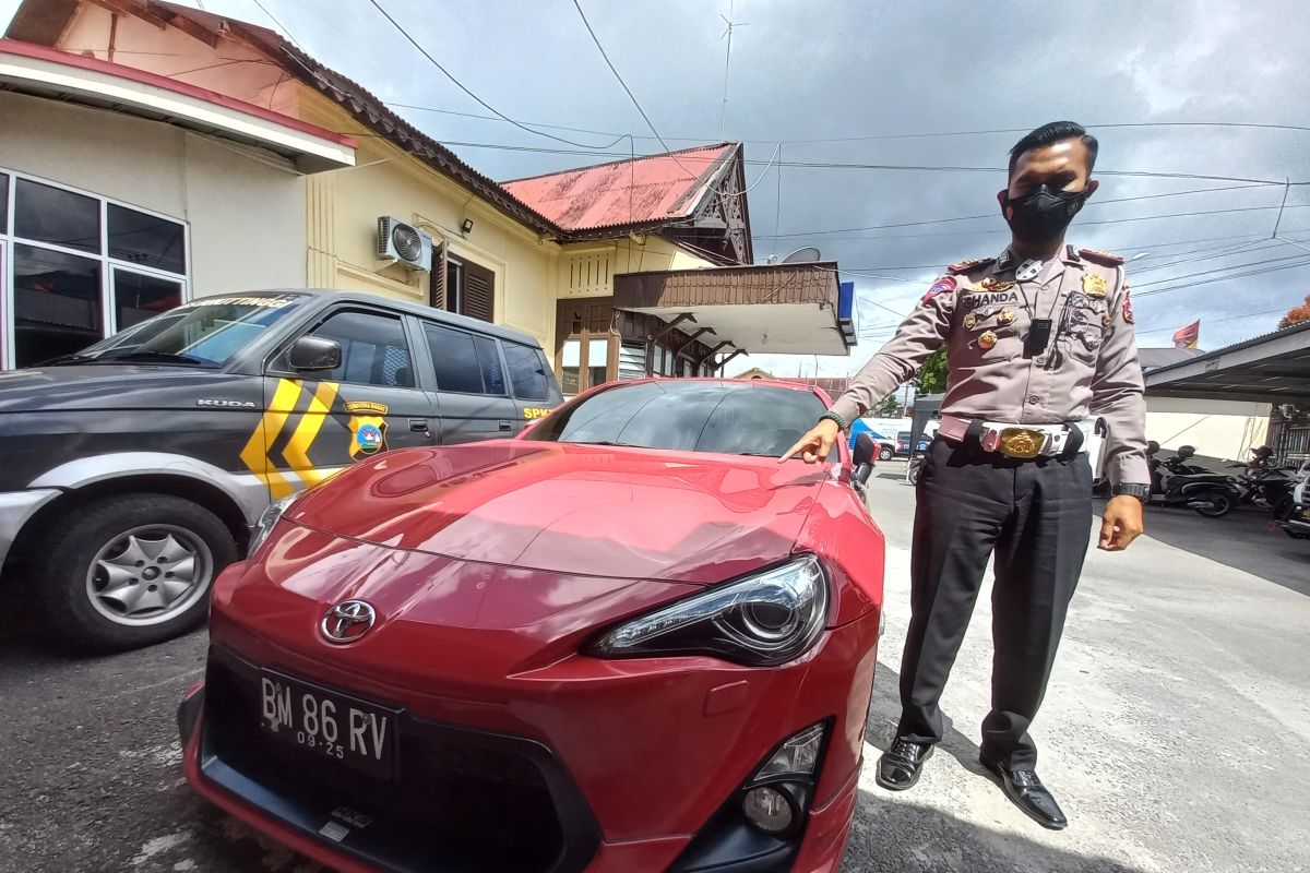 Kasus mobil nekat dan melayang terjadi lagi di Bukittinggi, polisi tahan Toyota FT 86 sebulan