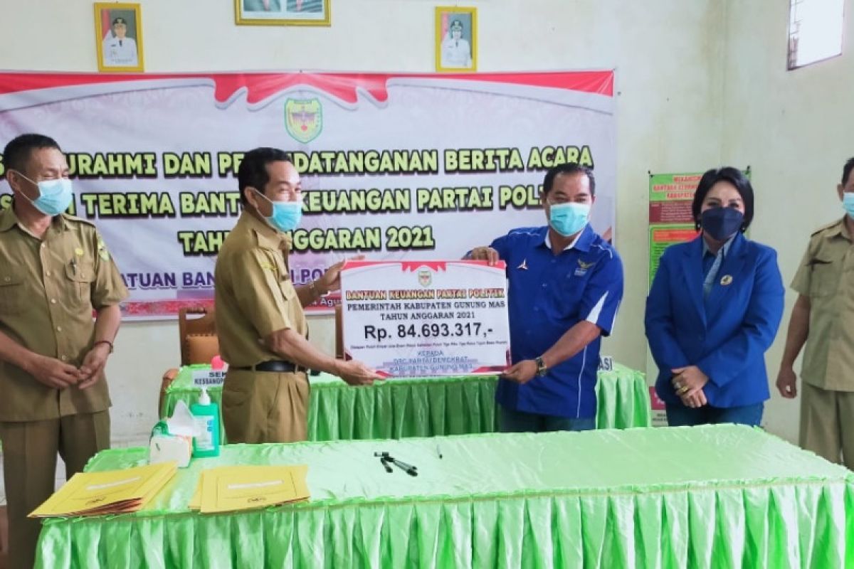 Gunung Mas salurkan bantuan keuangan kepada 9 parpol