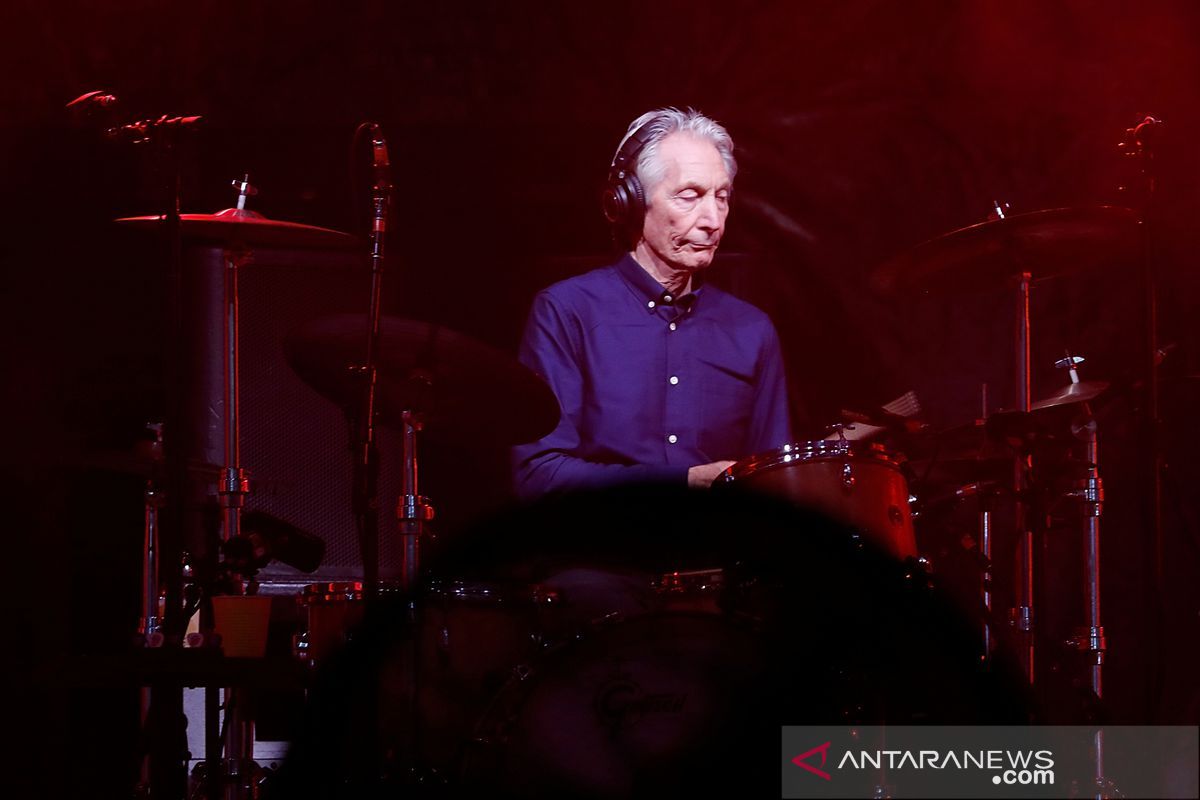 Drummer Rolling Stones Charlie Watts meninggal dunia