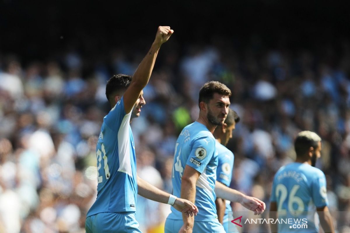 Manchester City menang telak 5-0 lawan 10 pemain Arsenal