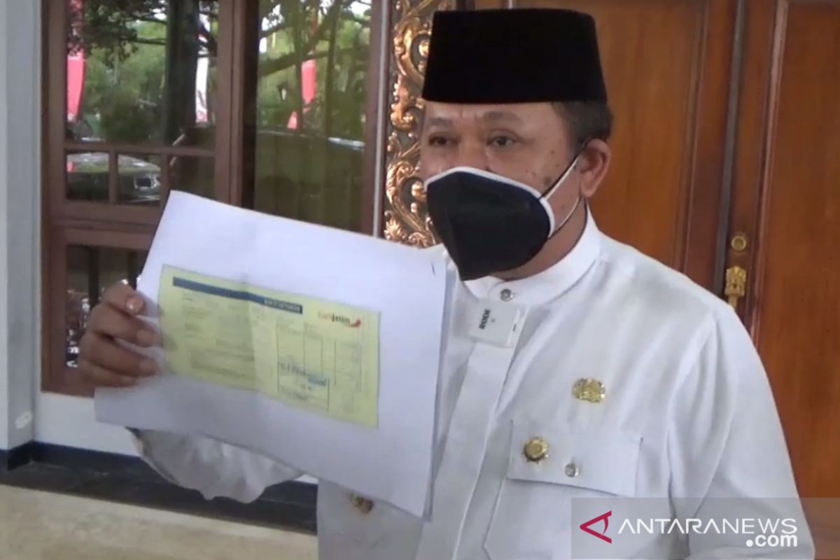 Bupati dan pejabat Jember kembalikan honor pemakaman jenazah COVID-19