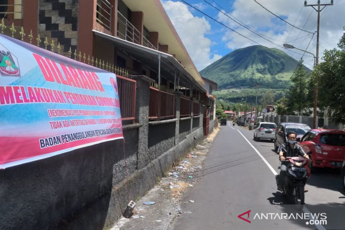 BPBD Tomohon imbau warga tidak dekati kawah Gunung Lokon