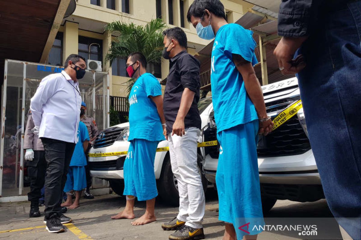 Polisi tembak tiga anggota komplotan pencuri mobil mewah di Jateng