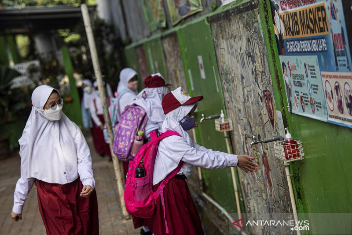 Siswa di daerah ini diimbau tidak naik angkutan umum ke sekolah