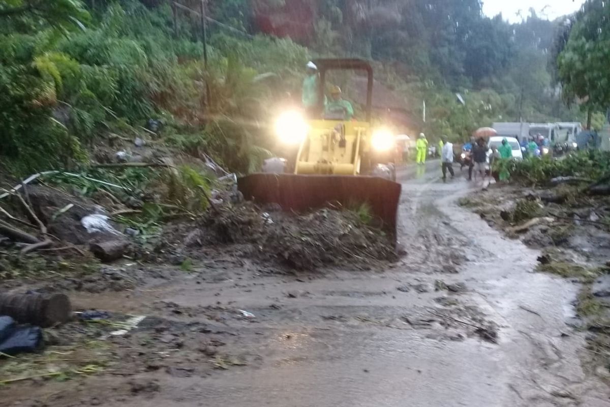 BPBD Kota Tomohon ingatkan masyarakat waspadai longsor dan pohon tumbang