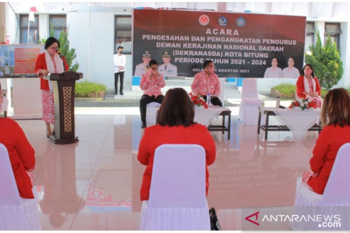 Dekranasda dorong pengembangan produk kerajinan di Kota Bitung