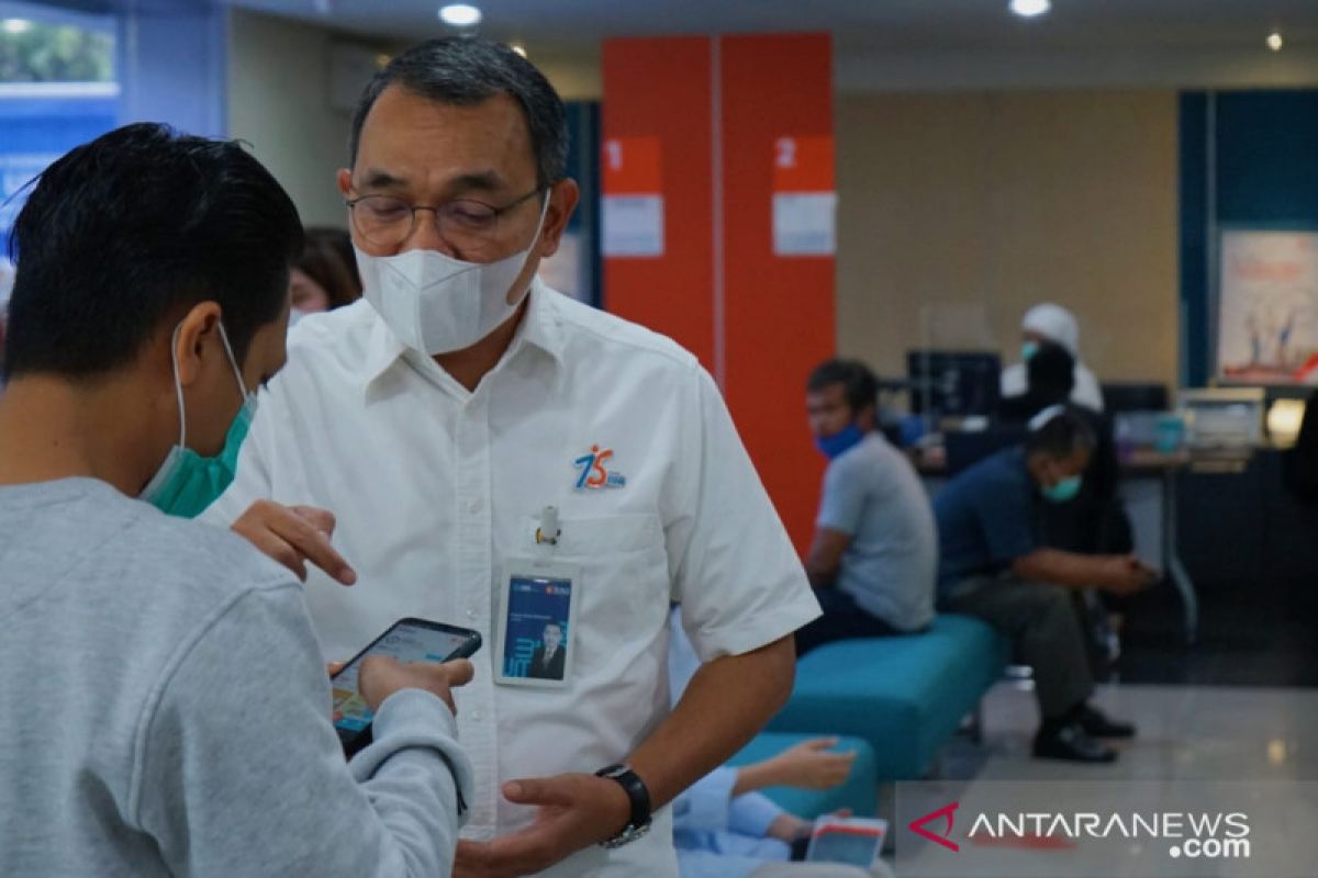 Sambut Harpelnas , BNI Wilayah 02 sapa nasabah dan berikan Dikado Special