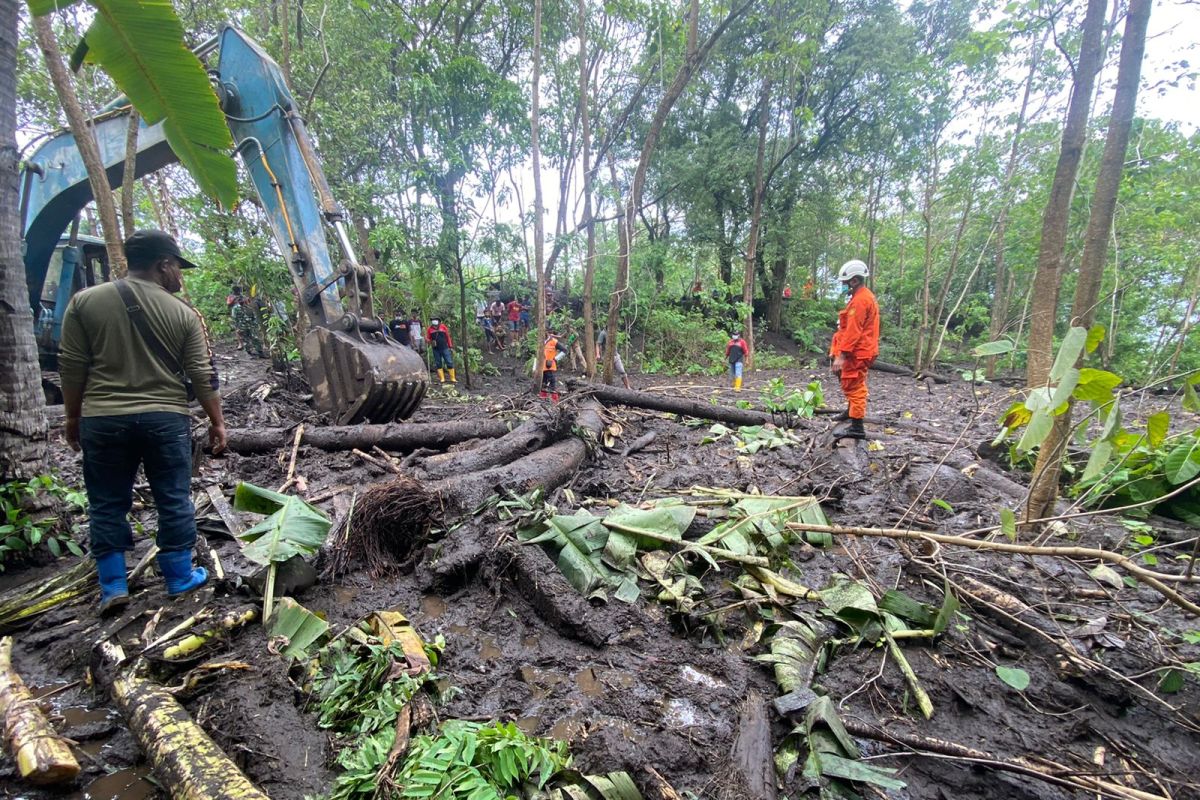 Tim Sar Gabungan lanjutkan pencarian korban banjir Ngada