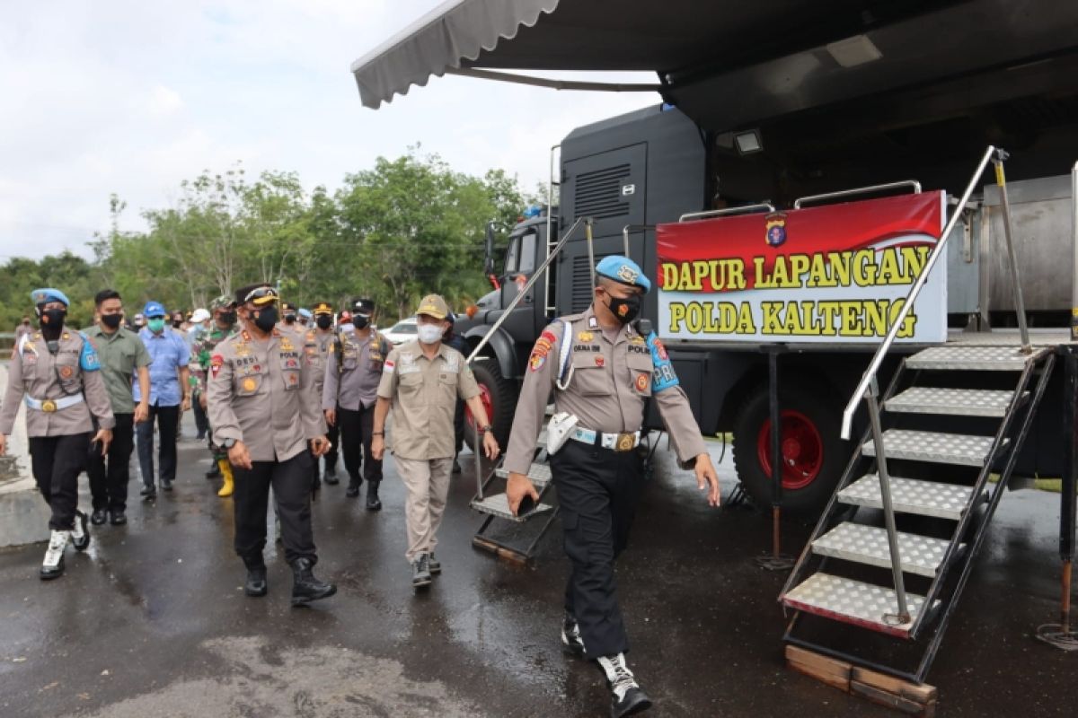 Polda Kalteng dirikan dapur lapangan bantu korban banjir