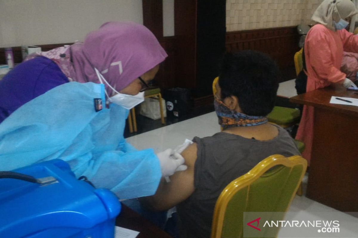 Indonesia pushes vaccination drive further in COVID-19 fight the second tsunami wave