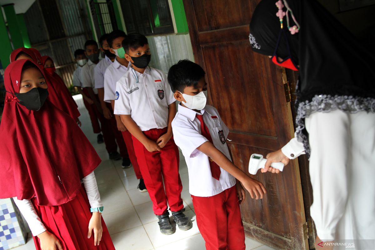 Di Kendari, empat SD ditutup sementara karena ada siswa yang terserang COVID-19