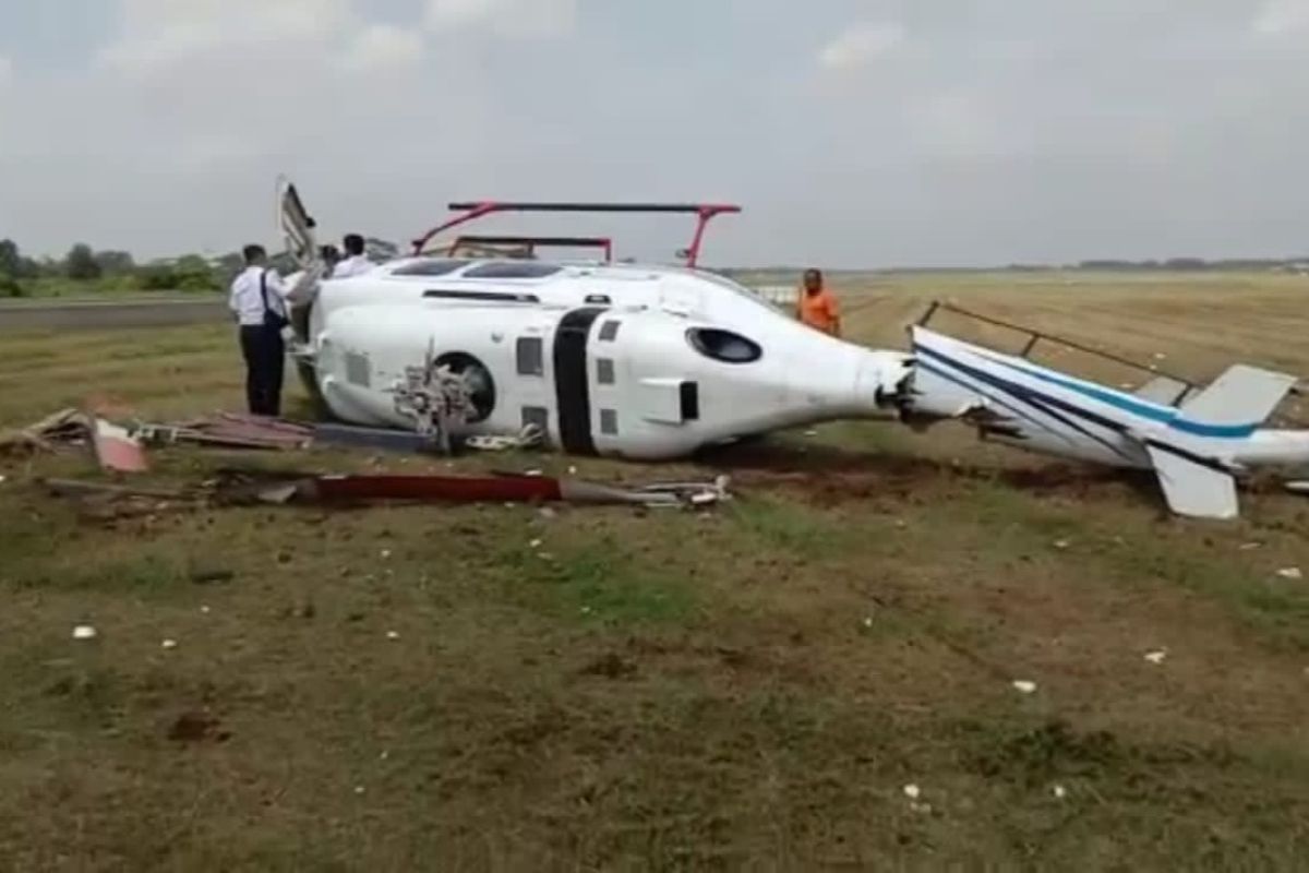 Helikopter Kemenhub terguling di bandara Tangerang