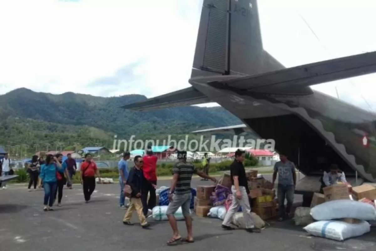 Sebagian distribusi logistik Pilkades Nunukan lewat pesawat terbang