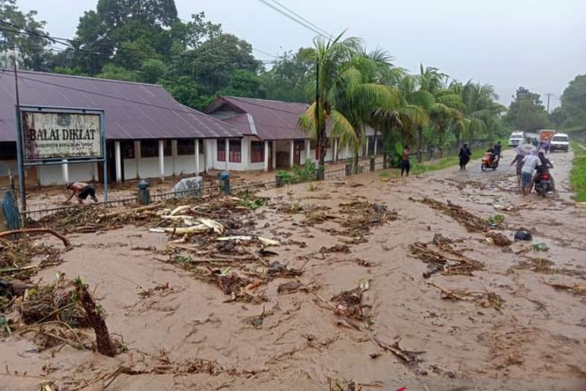 BPBD Papua masih mendata kerugian material akibat banjir di Serui Yapen