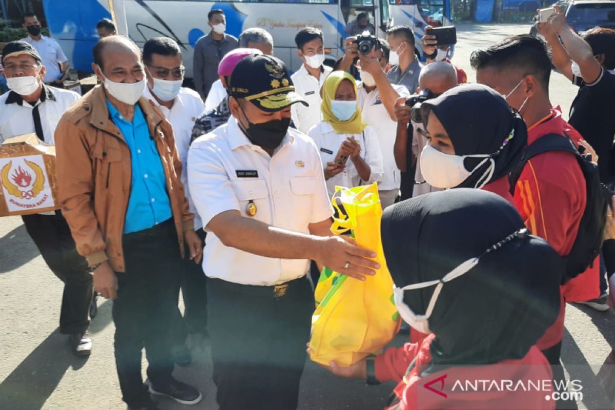 Wagub Sumbar lepas kontingen pertama berangkat ke PON Papua