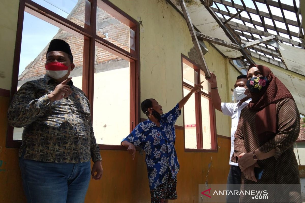 Ruang kelas di tiga sekolah di Kudus ambruk