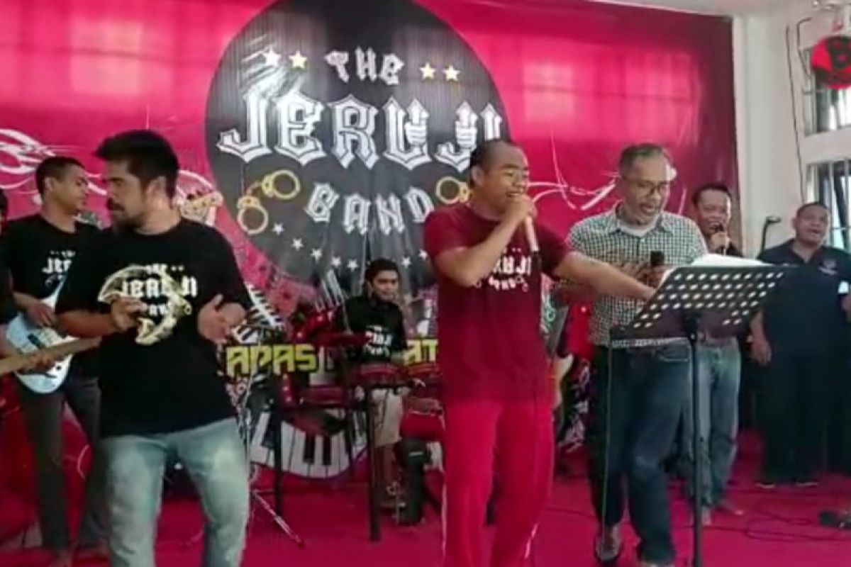 The Jeruji Band lahir dari balik jeruji besi Lapas Kelas IIA Mataram