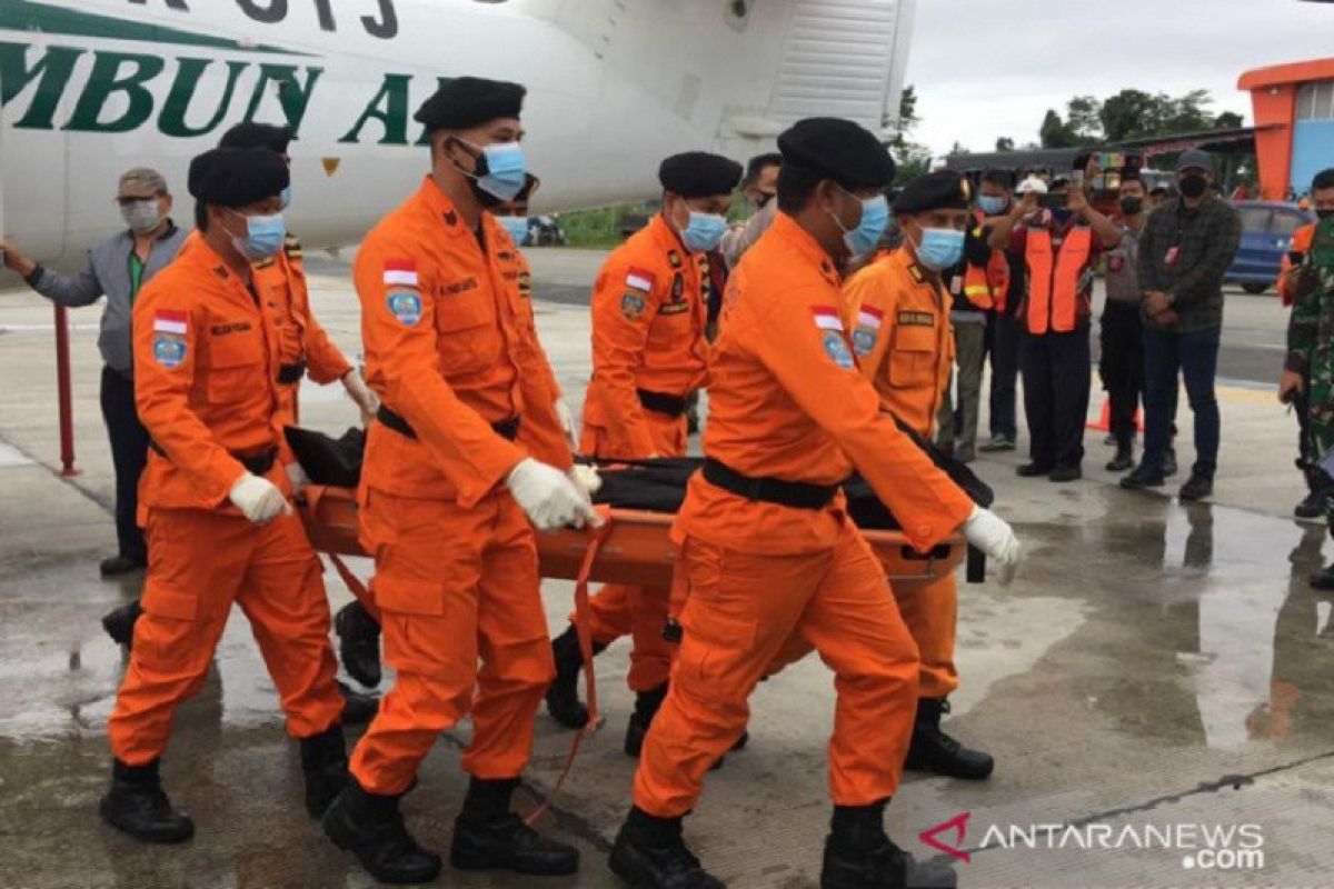 Jenazah tiga awak pesawat Rimbun Air dibawa ke RSUD Mimika