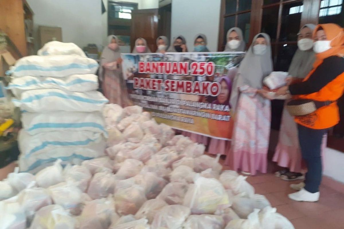 Pengajian Ibu Kobar berpartisipasi bantu masyarakat terdampak banjir Palangka Raya