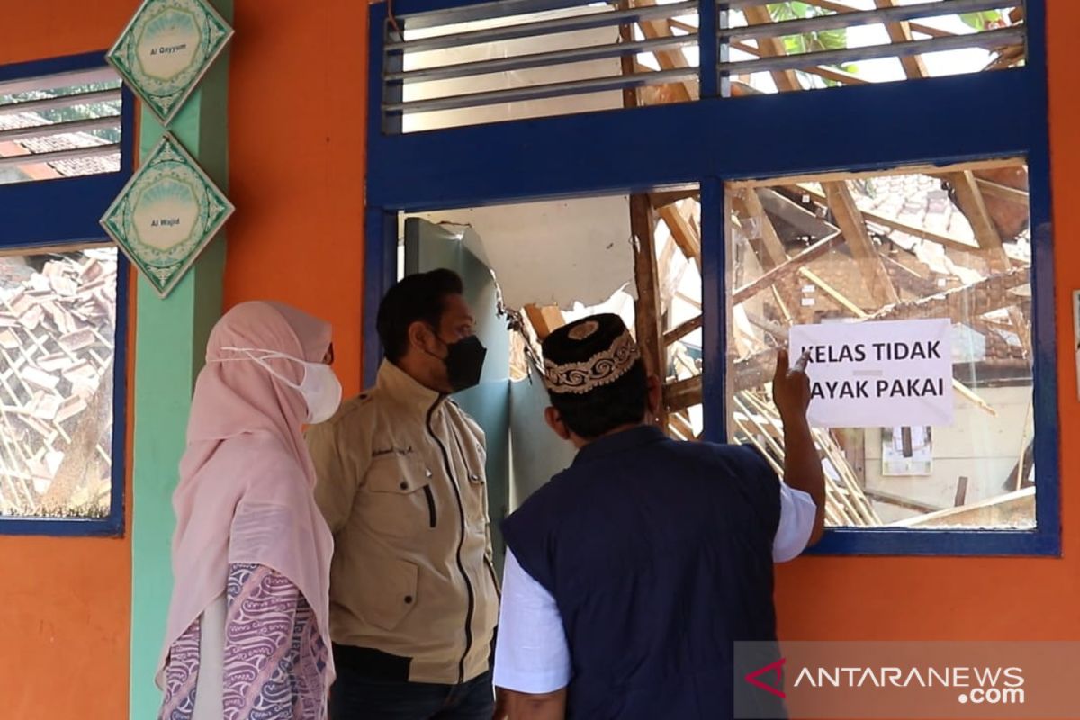 DPRD meminta Pemkot Bogor perbaiki SD Negeri Otista