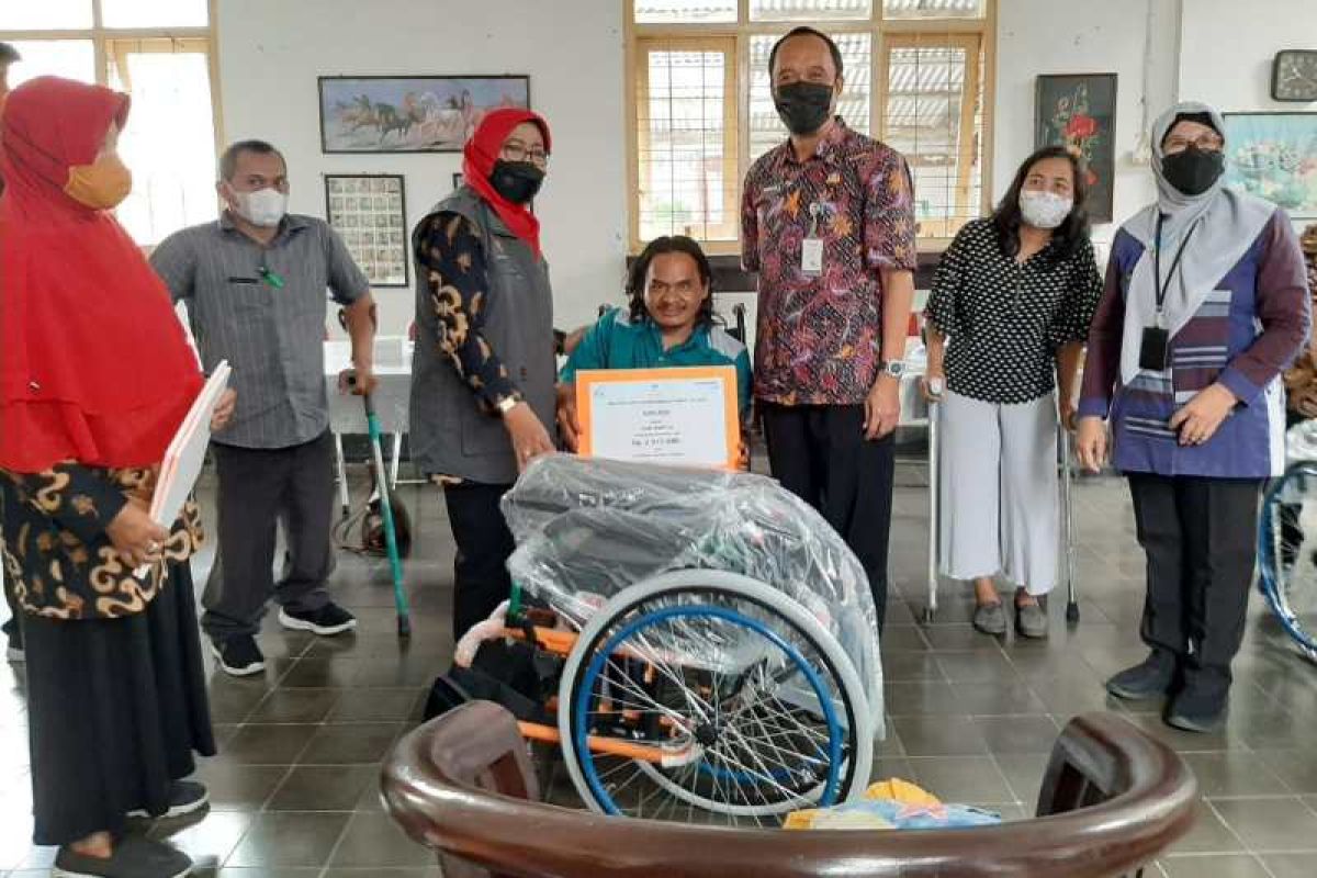 Penyandang disabilitas Kota Magelang terima Atensi Kemensos