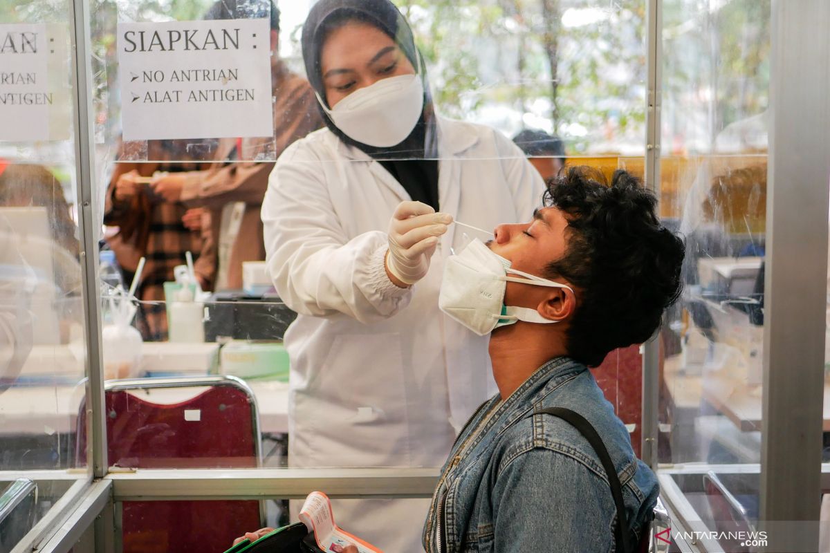 Jalani tes antigen di stasiun, calon penumpang diimbau datang lebih awal