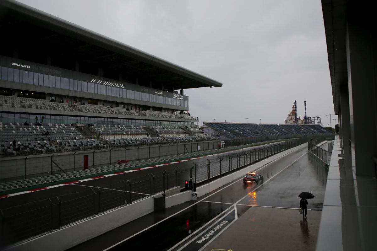 Cuaca buruk batalkan FP3 GP di Sirkuit Sochi Rusia