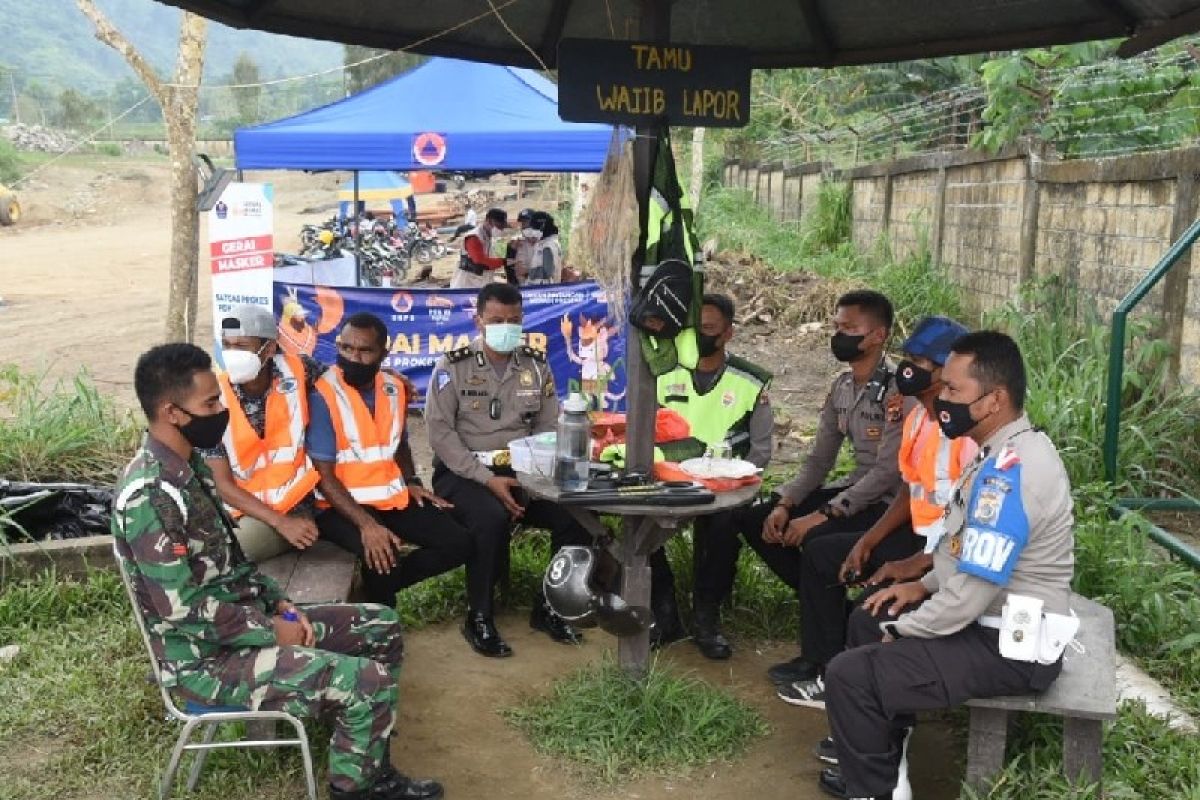 Puluhan personel TNI/Polri amankan pertandingan gantole PON XX di Doyo