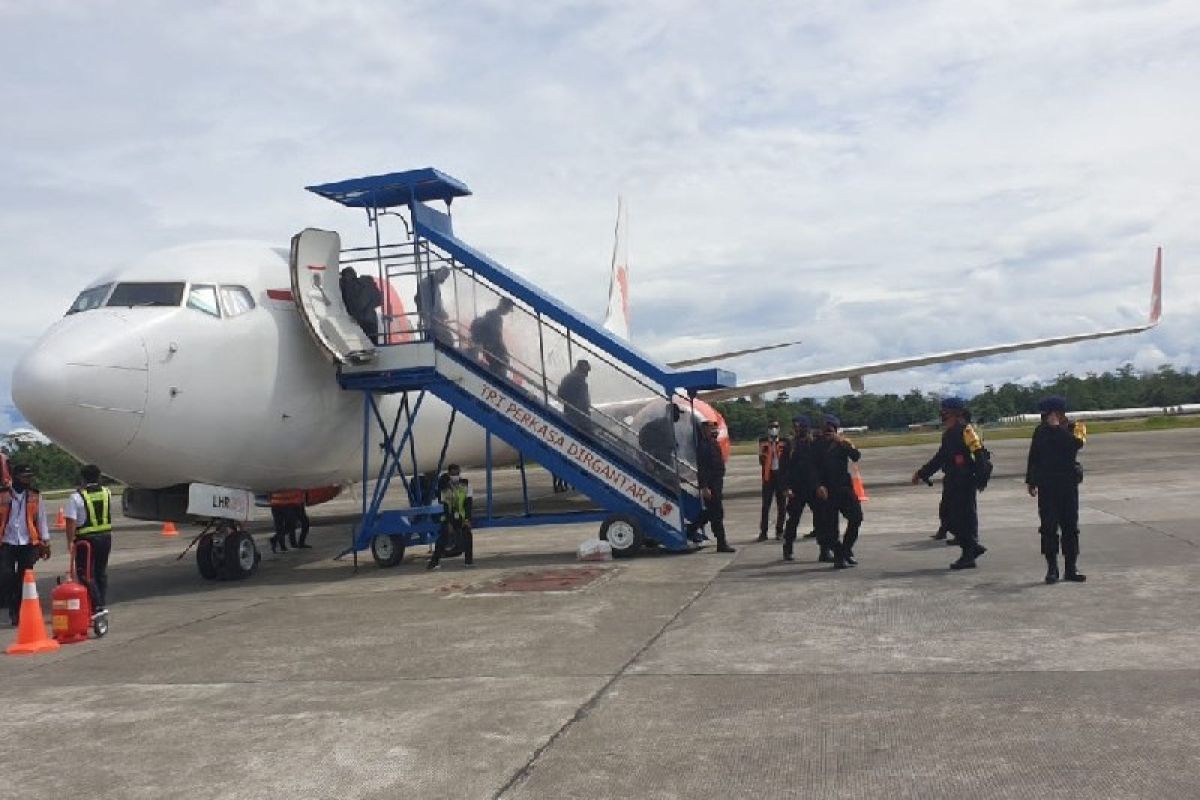 Seratus personel Brimob nusantara Polda Sultra tiba di Timika