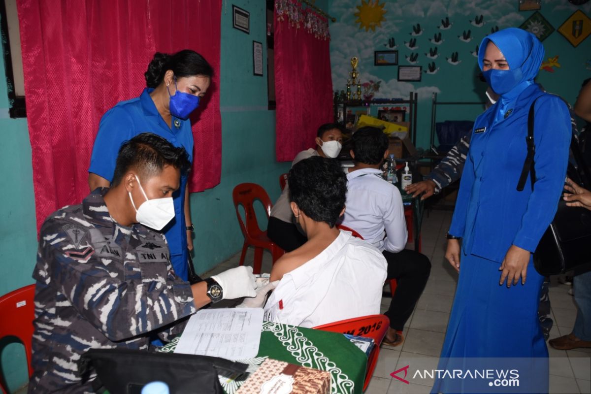 Lantamal XIII Vaksinasi Pelajar dan Tenaga Pendidik di Tarakan