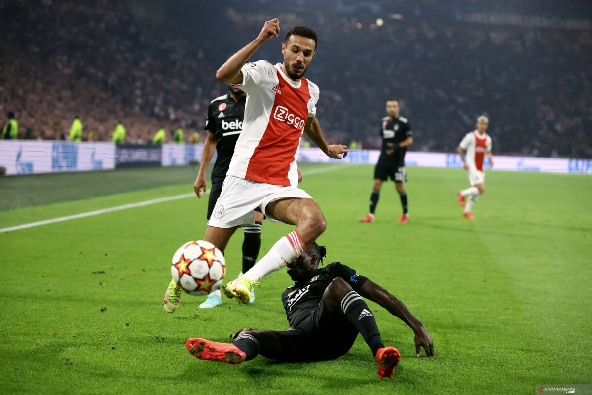 Ajax tekuk Besiktas 2-0